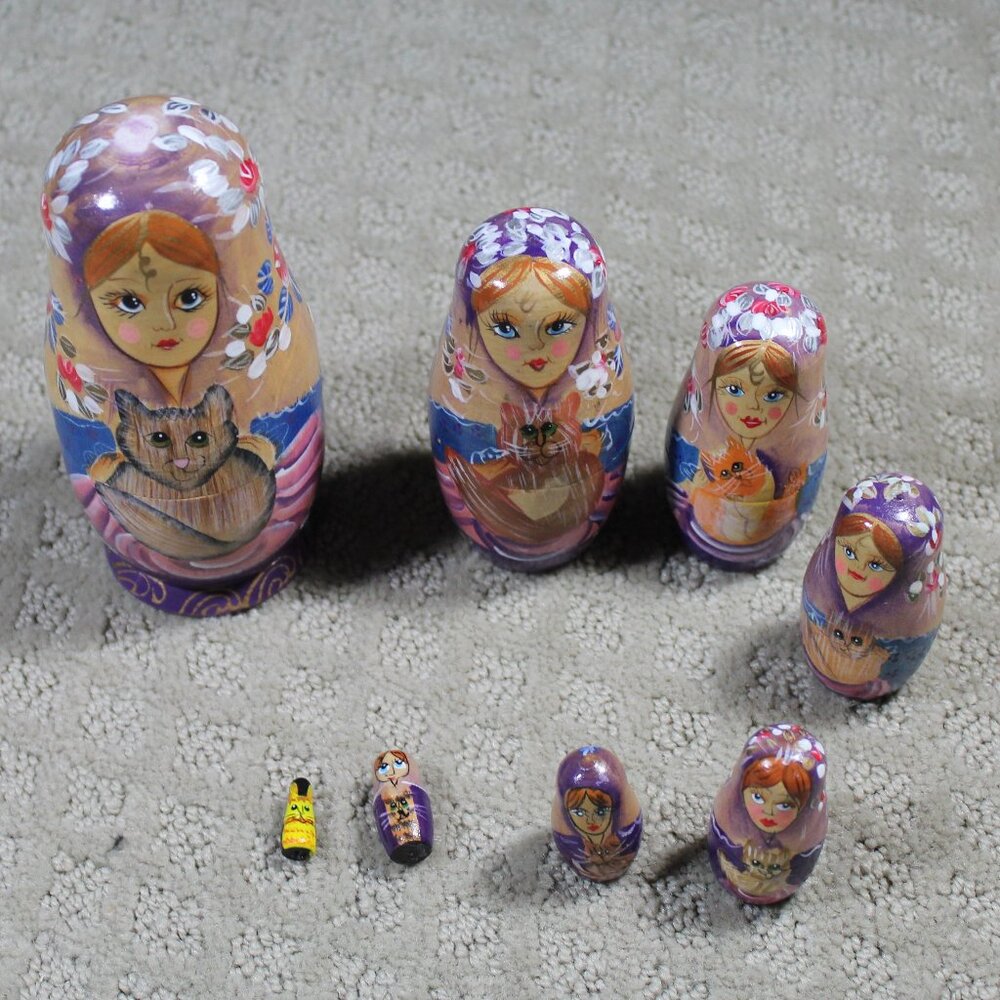 Vintage MATRYOSHKA 7 Nesting Dolls 1 Tiny Cat Set 5.75" Russian Hand Painted